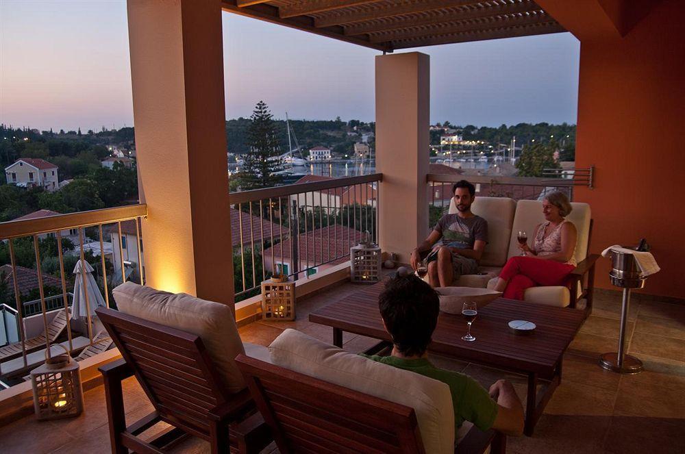 Fiscardo Bay Hotel フィスカルドン エクステリア 写真