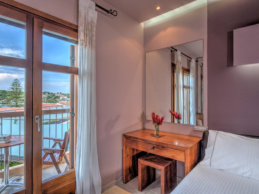 Fiscardo Bay Hotel フィスカルドン エクステリア 写真