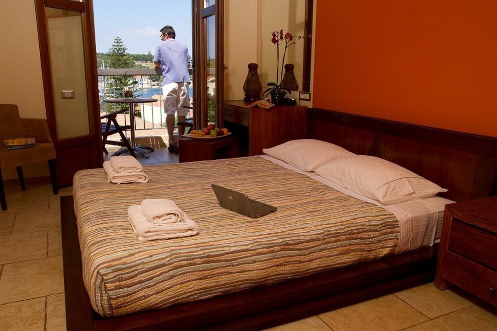 Fiscardo Bay Hotel フィスカルドン エクステリア 写真