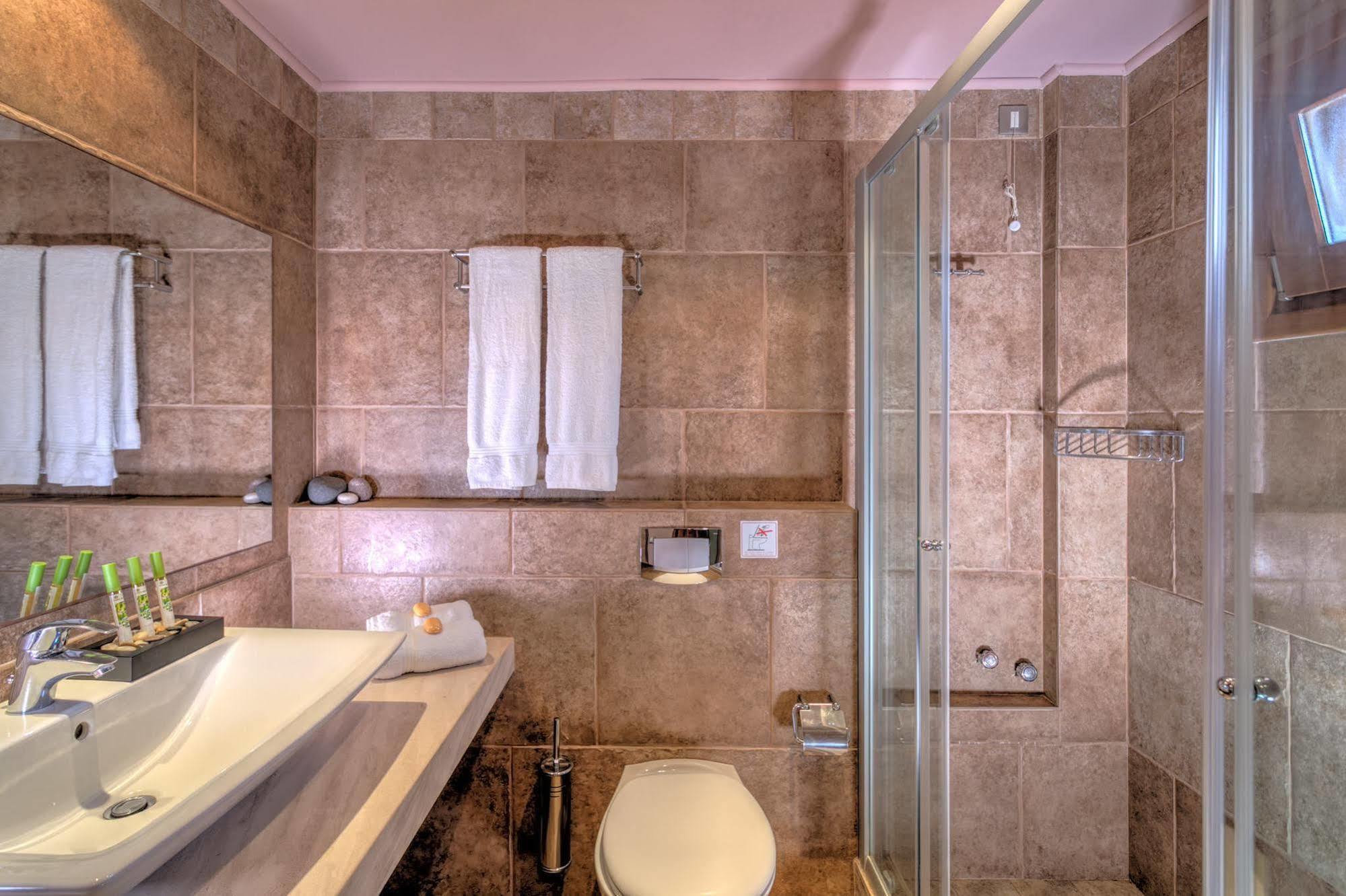 Fiscardo Bay Hotel フィスカルドン エクステリア 写真