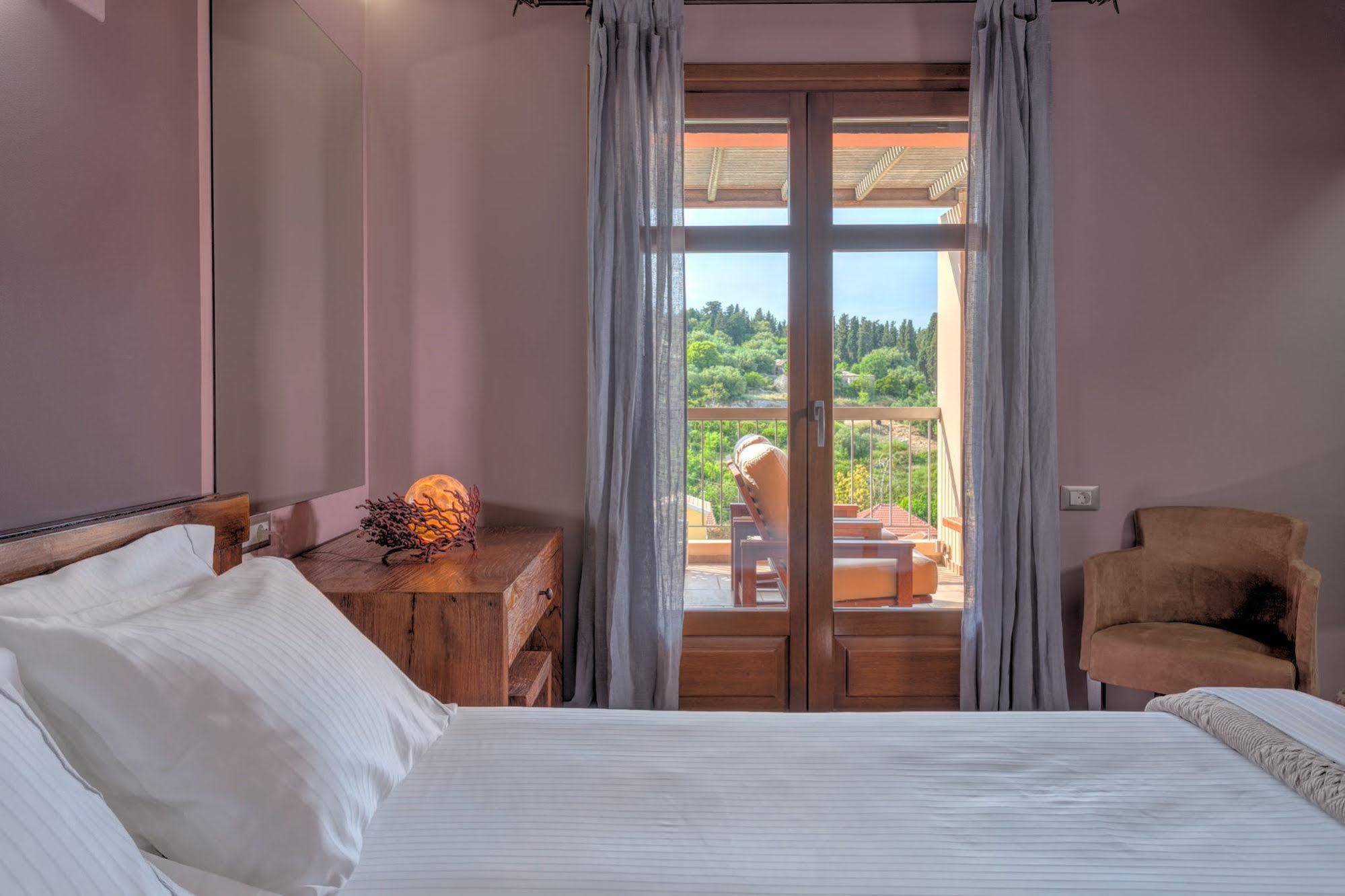 Fiscardo Bay Hotel フィスカルドン エクステリア 写真