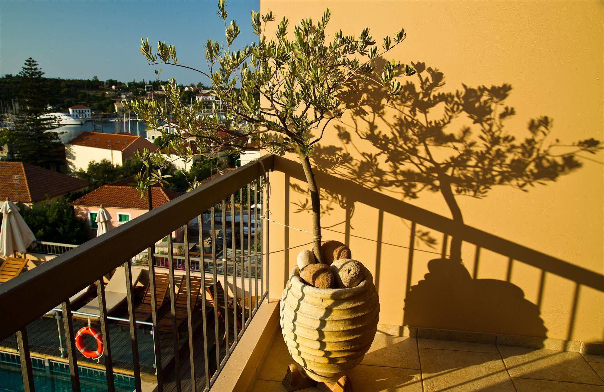 Fiscardo Bay Hotel フィスカルドン エクステリア 写真
